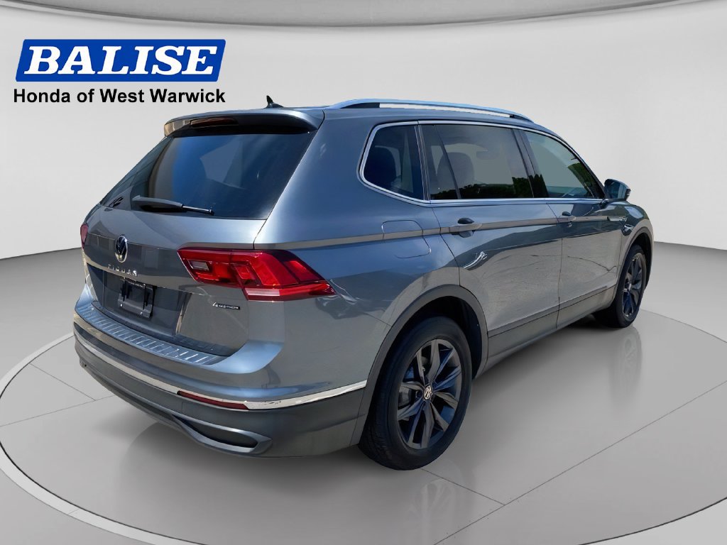 Used 2023 Volkswagen Tiguan SE w/ Panoramic Sunroof Package AWD/4WD image 3