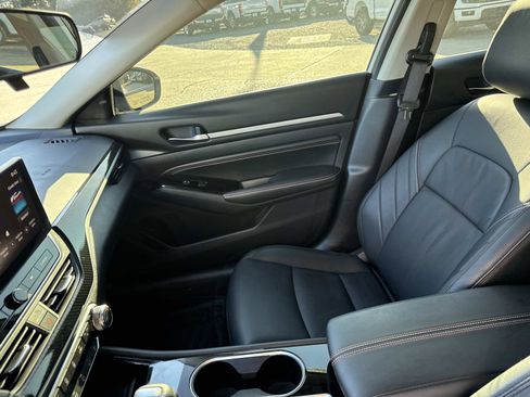 Used 2023 Nissan Altima 2.5 SR w/ SR Premium Package image 15