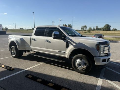 Used 2017 Ford F350 Platinum w/ Platinum Ultimate Package AWD/4WD image 3