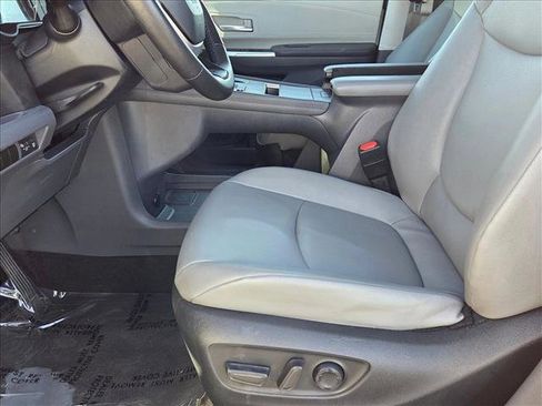 Used 2023 Toyota Sienna XLE image 16