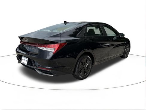 Certified 2023 Hyundai Elantra SEL FWD image 3