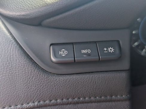Used 2019 Cadillac Escalade Luxury AWD/4WD image 19