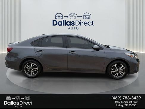Used 2023 Kia Forte LXS w/ LXS Technology Package FWD image 5