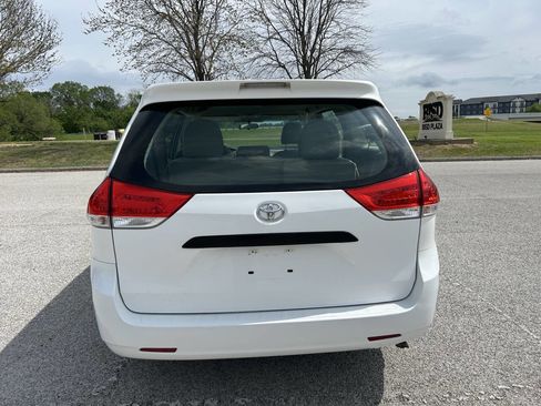 Used 2013 Toyota Sienna L image 5