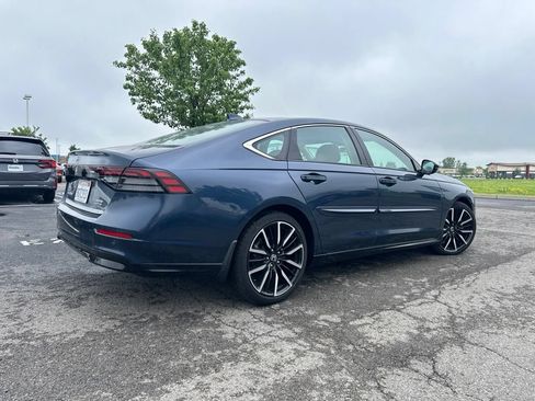 Used 2023 Honda Accord Touring image 11