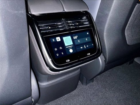 Used 2023 Rivian R1S Adventure image 30