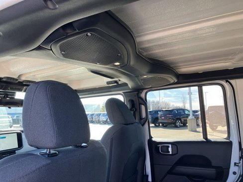 Certified 2025 Jeep Wrangler Sahara image 25