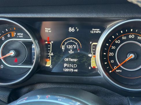 Used 2018 Jeep Wrangler Unlimited Sahara AWD/4WD image 17