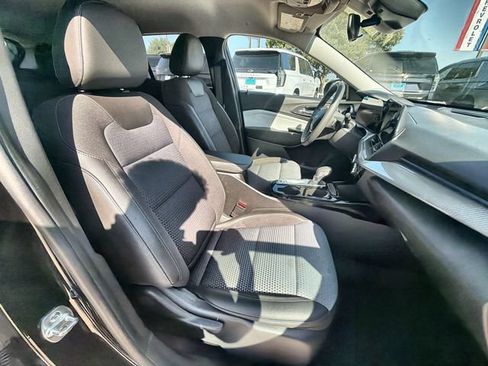 Used 2025 Chevrolet Trax LT FWD image 26