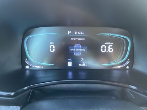 Used 2025 Kia Soul LX w/ LX Technology Package FWD image 40