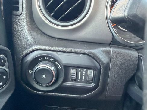 Used 2022 Jeep Wrangler Sport AWD/4WD image 29