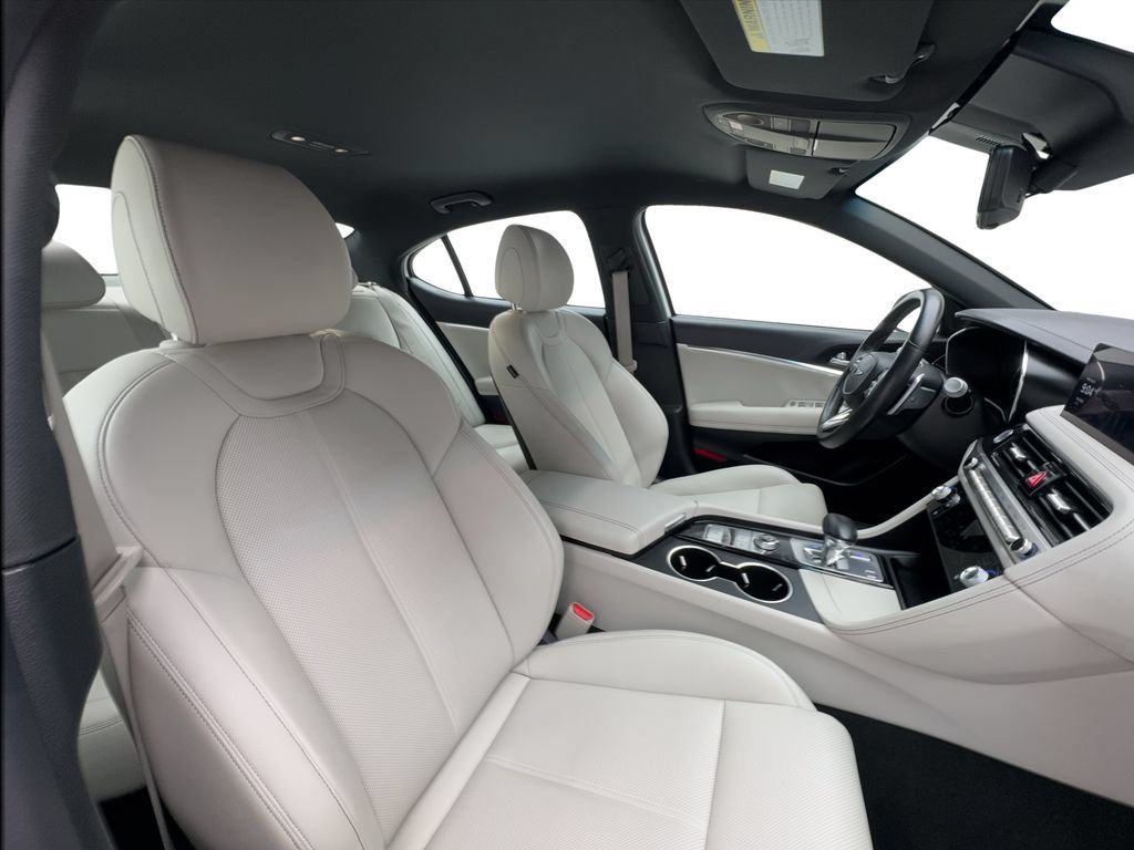 Used 2025 Genesis G70 2.5T RWD image 30