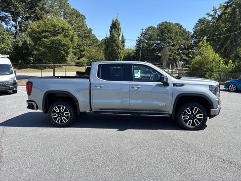 Used 2025 GMC Sierra 1500 AT4 w/ AT4 Premium Package AWD/4WD image 9