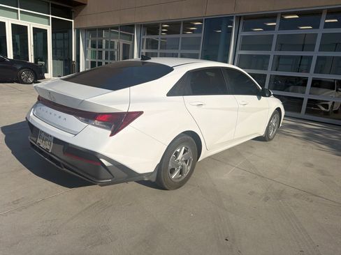 Certified 2025 Hyundai Elantra SE FWD image 5