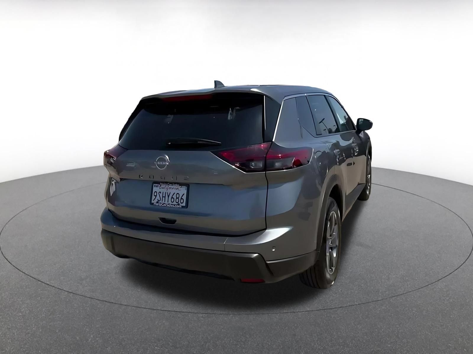 Used 2025 Nissan Rogue SV FWD image 14