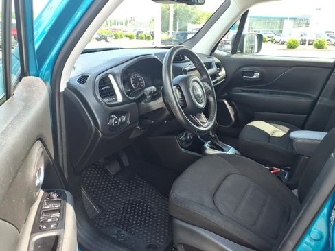 Used 2022 Jeep Renegade Latitude w/ Convenience Group AWD/4WD image 6