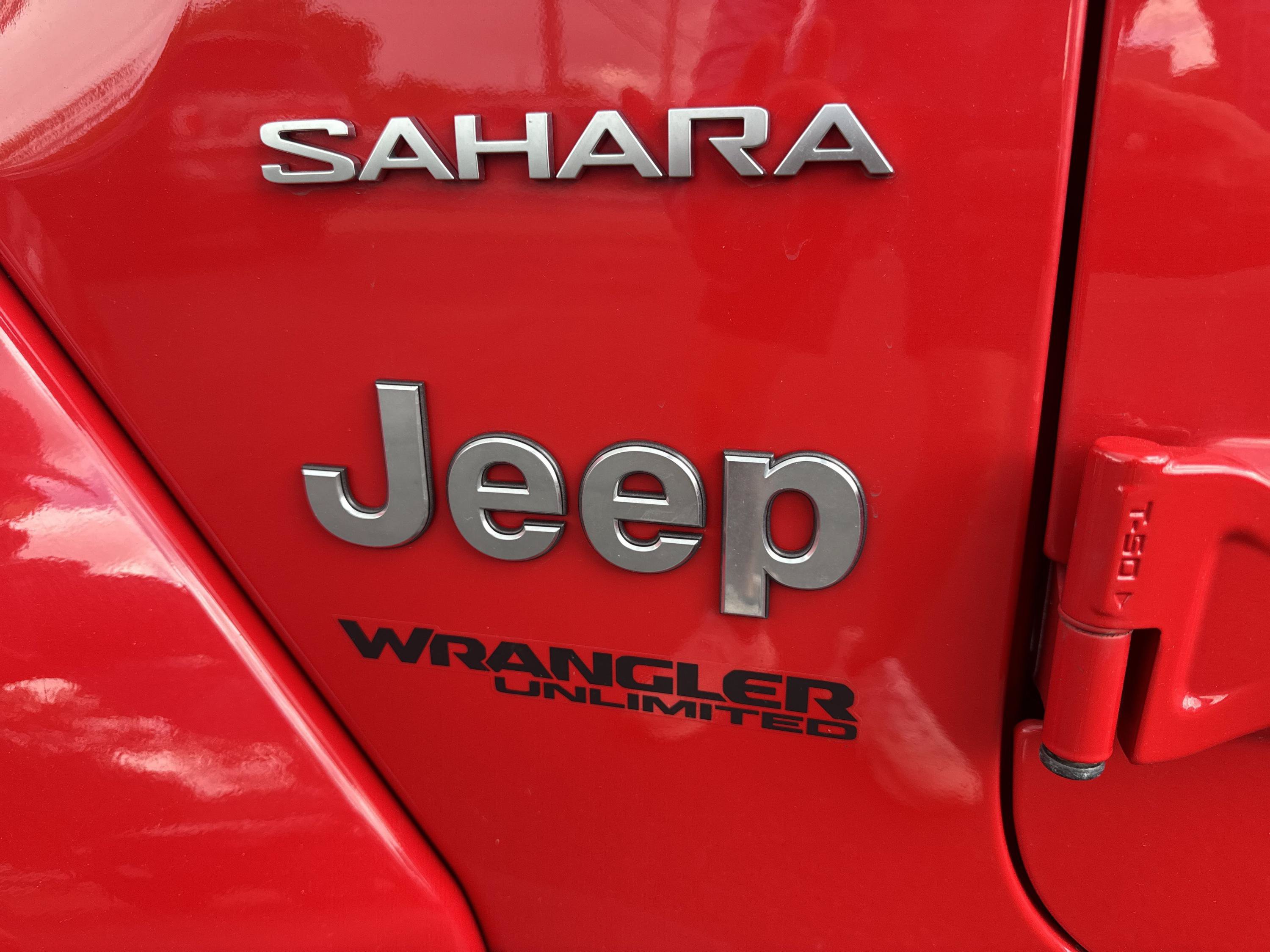 Used 2018 Jeep Wrangler Unlimited Sahara w/ LED Lighting Group AWD/4WD image 10