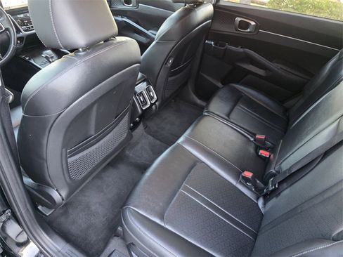 Used 2022 Kia Sorento S image 14