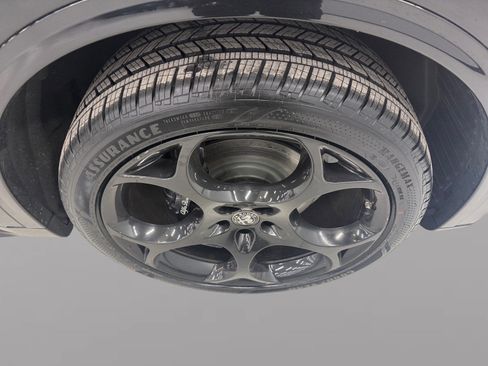 Used 2023 Alfa Romeo Stelvio Estrema image 9