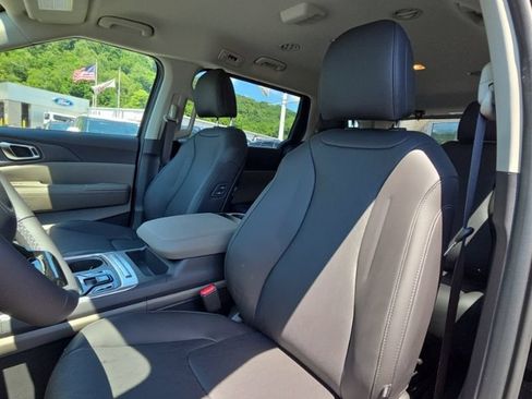 New 2026 Kia Carnival EX FWD image 30