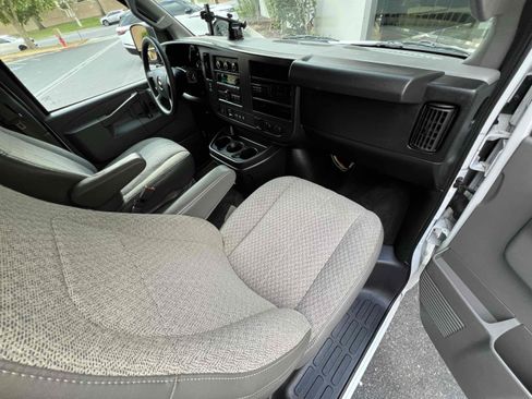 Used 2018 Chevrolet Express 3500 LT w/ LT Preferred Equipment Group RWD image 38