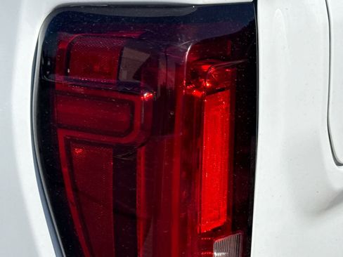 Used 2024 GMC Sierra 1500 SLT image 13