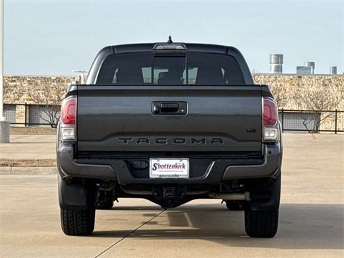 Used 2022 Toyota Tacoma TRD Sport w/ Technology Package image 7