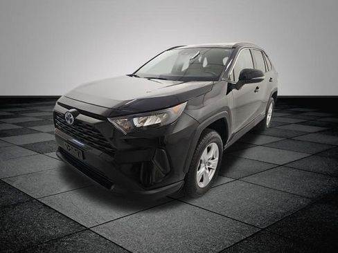 Used 2021 Toyota RAV4 LE image 3