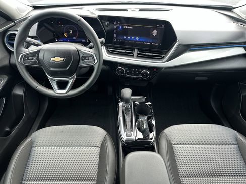 Used 2025 Chevrolet Trax LT w/ Driver Confidence Package FWD image 18