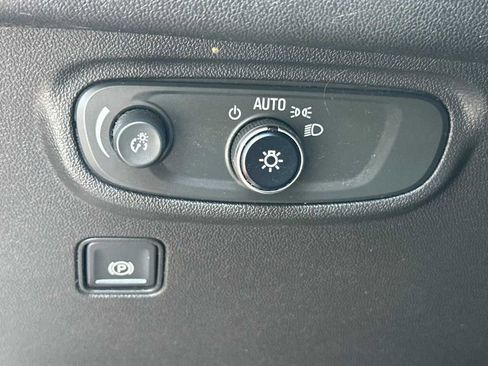 Used 2020 GMC Terrain SLE image 30