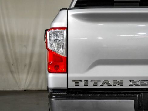 Used 2019 Nissan Titan PRO-4X image 41