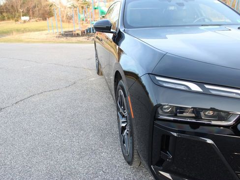 Used 2024 BMW i7 xDrive60 image 42