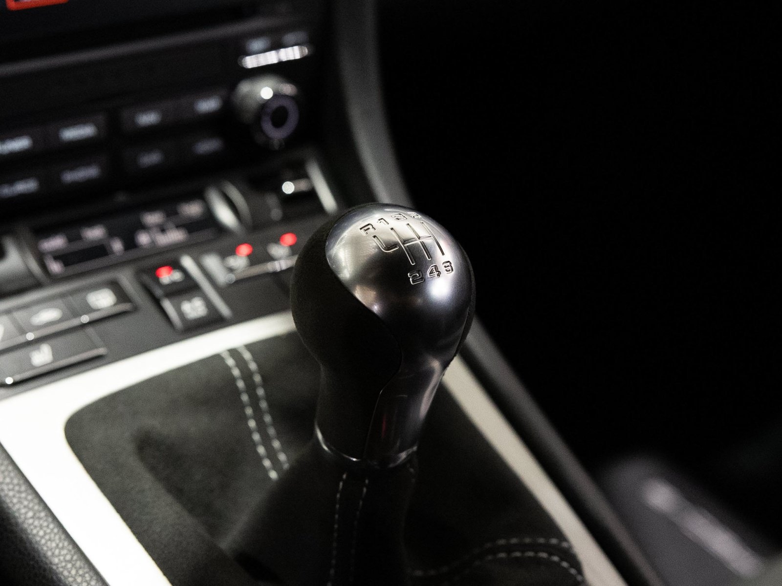 Used 2023 Porsche 718 Cayman GT4 RWD image 40