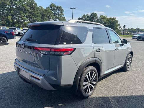 Used 2025 Nissan Pathfinder Platinum FWD image 10