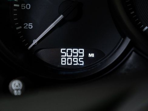 Certified 2025 Porsche Macan image 12