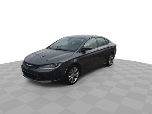 Used 2015 Chrysler 200 S w/ Comfort Group image 4