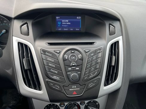 Used 2014 Ford Focus SE FWD image 16