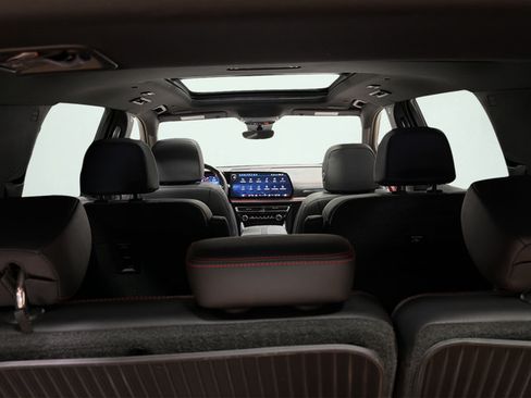 Used 2025 Chevrolet Traverse RS w/ LPO, Floor Liner Package AWD/4WD image 13