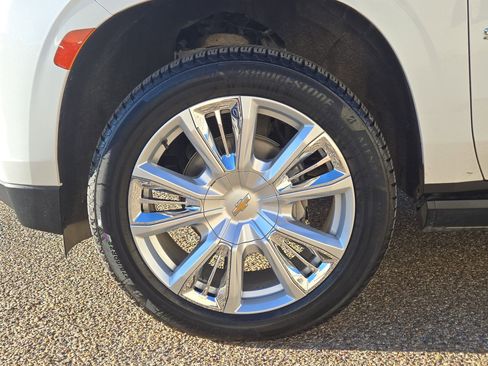 Used 2023 Chevrolet Suburban High Country image 11