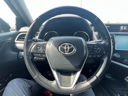 Used 2018 Toyota Camry SE image 19