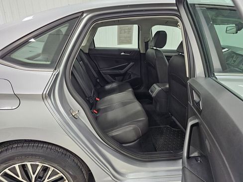 Used 2019 Volkswagen Jetta SE w/ Cold Weather Package FWD image 16