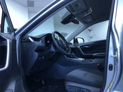 Used 2025 Toyota RAV4 XLE AWD/4WD image 11