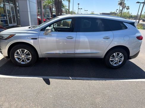 Used 2018 Buick Enclave Essence w/ Trailering Package FWD image 2