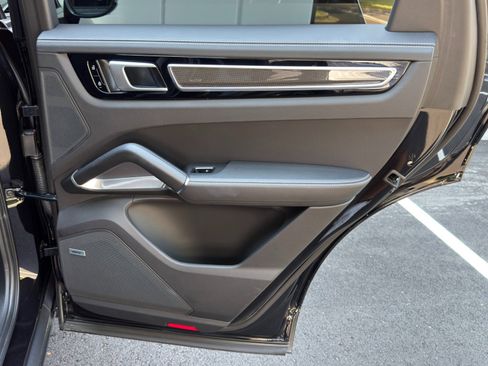 Used 2021 Porsche Cayenne Turbo S image 51