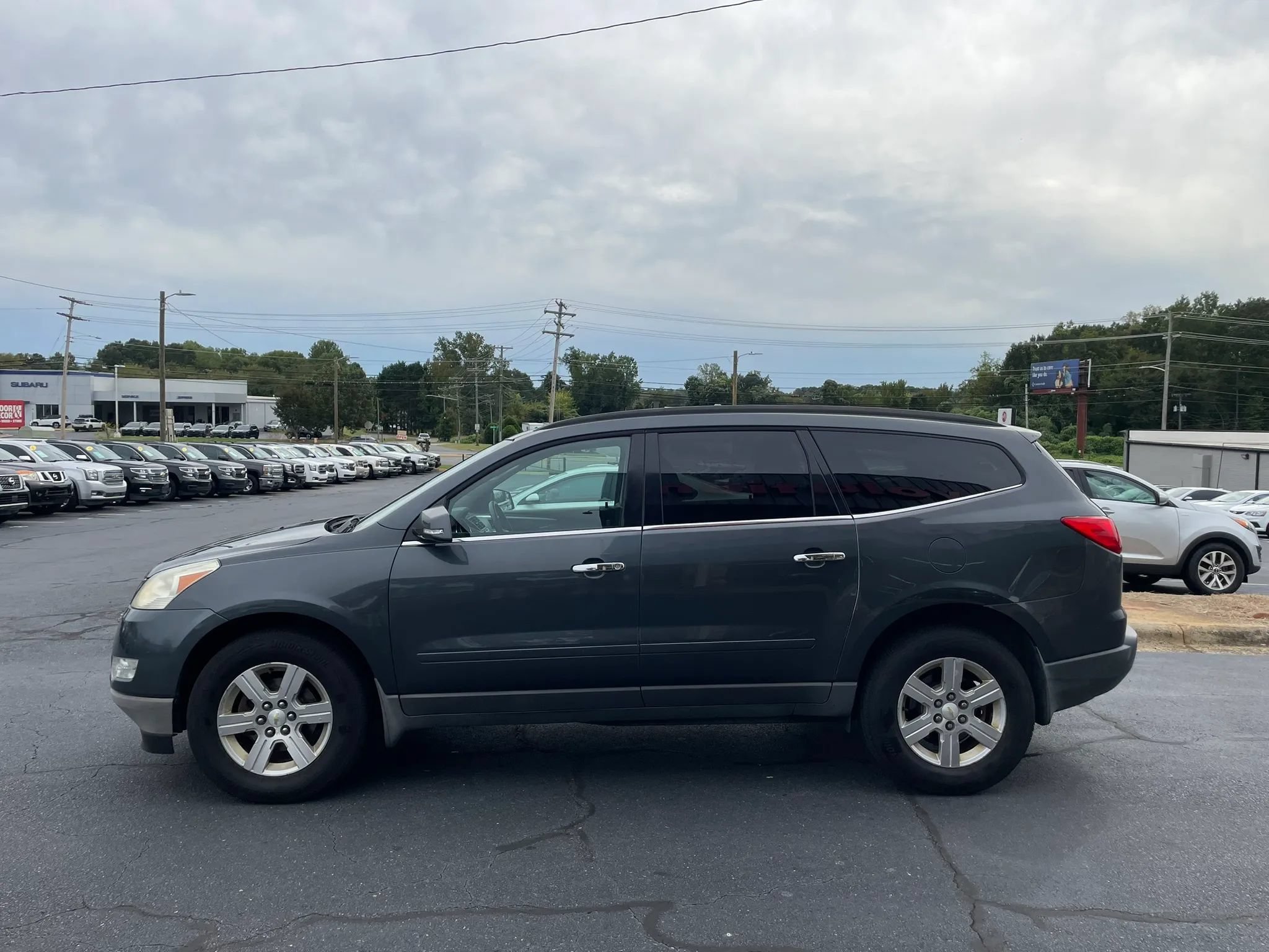 Used 2010 Chevrolet Traverse LT w/ Personal Connectivity Package AWD/4WD image 4