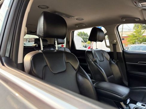 Used 2024 Kia Telluride LX AWD/4WD image 9