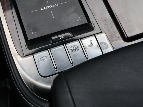 Used 2020 Lexus LS 500 w/ Interior Upgrade Package image 31