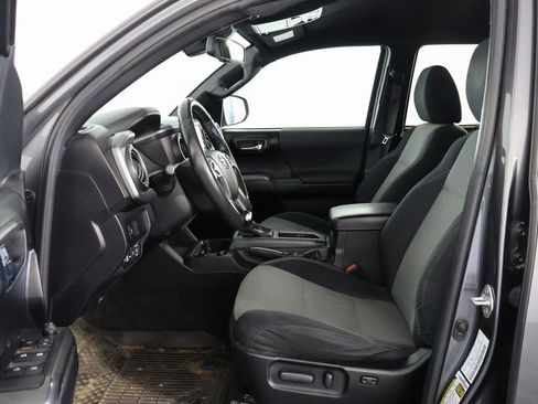 Used 2021 Toyota Tacoma TRD Sport w/ Technology Package image 10