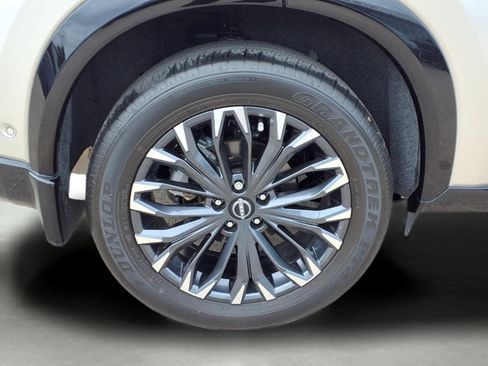 Used 2025 Nissan Rogue Platinum FWD image 9