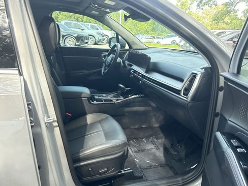 Used 2025 Kia Sorento SX FWD image 14
